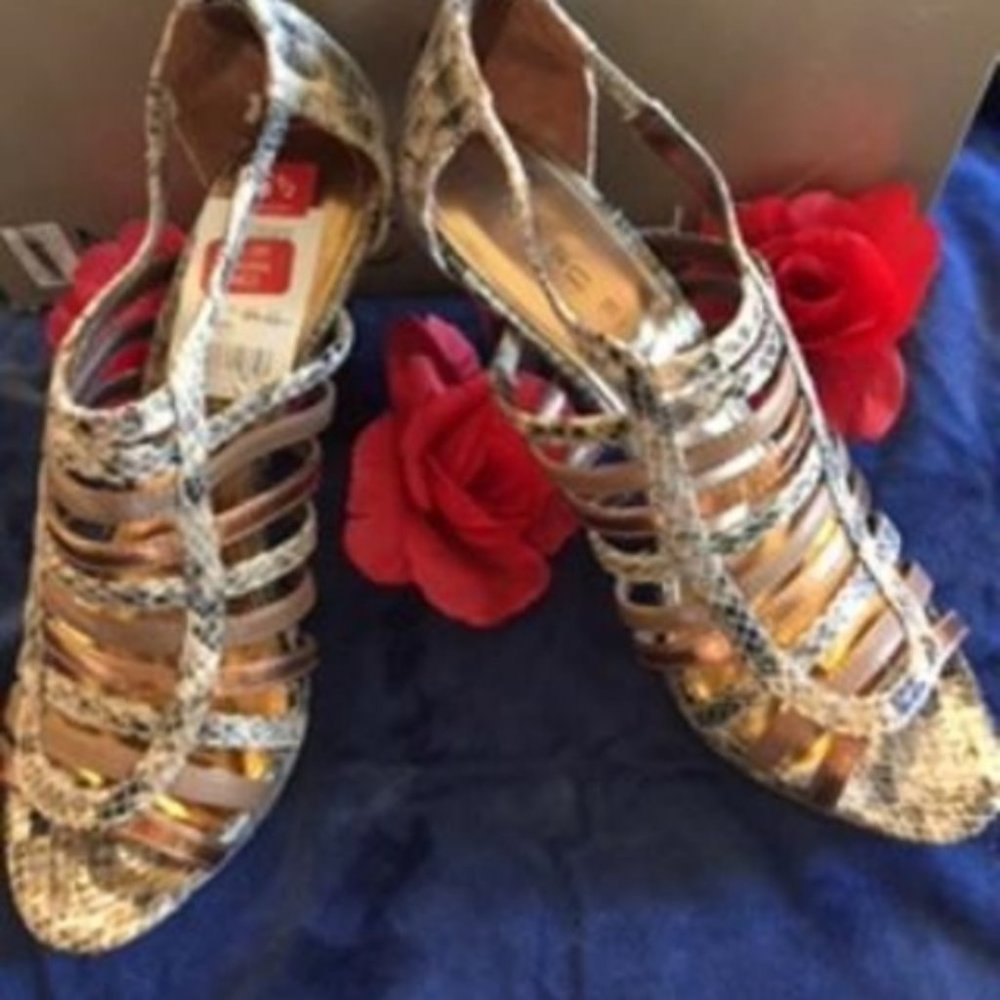 MARC FISHER MFBOBBIE MEDIUM NATURAL PLATFORMS 6.5